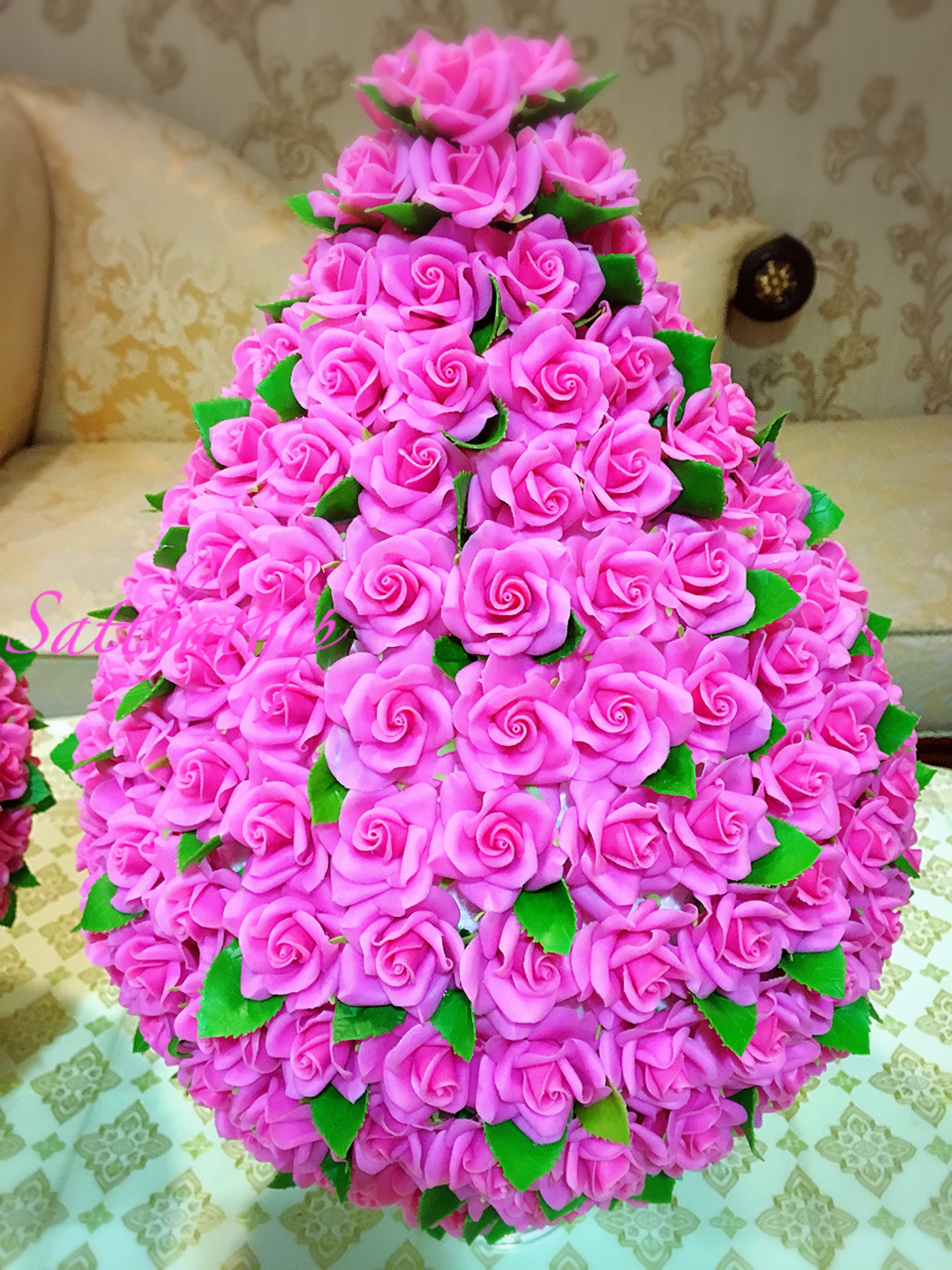 พานพุ่มดอกกุหลาบ ประดิษฐ์จากดิน [11 นิ้ว 12,600 บาท/คู่]