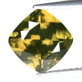 เพทายดิบสีเขียวอมเหลือง (Zircon) 2.62 กะรัต (0357)