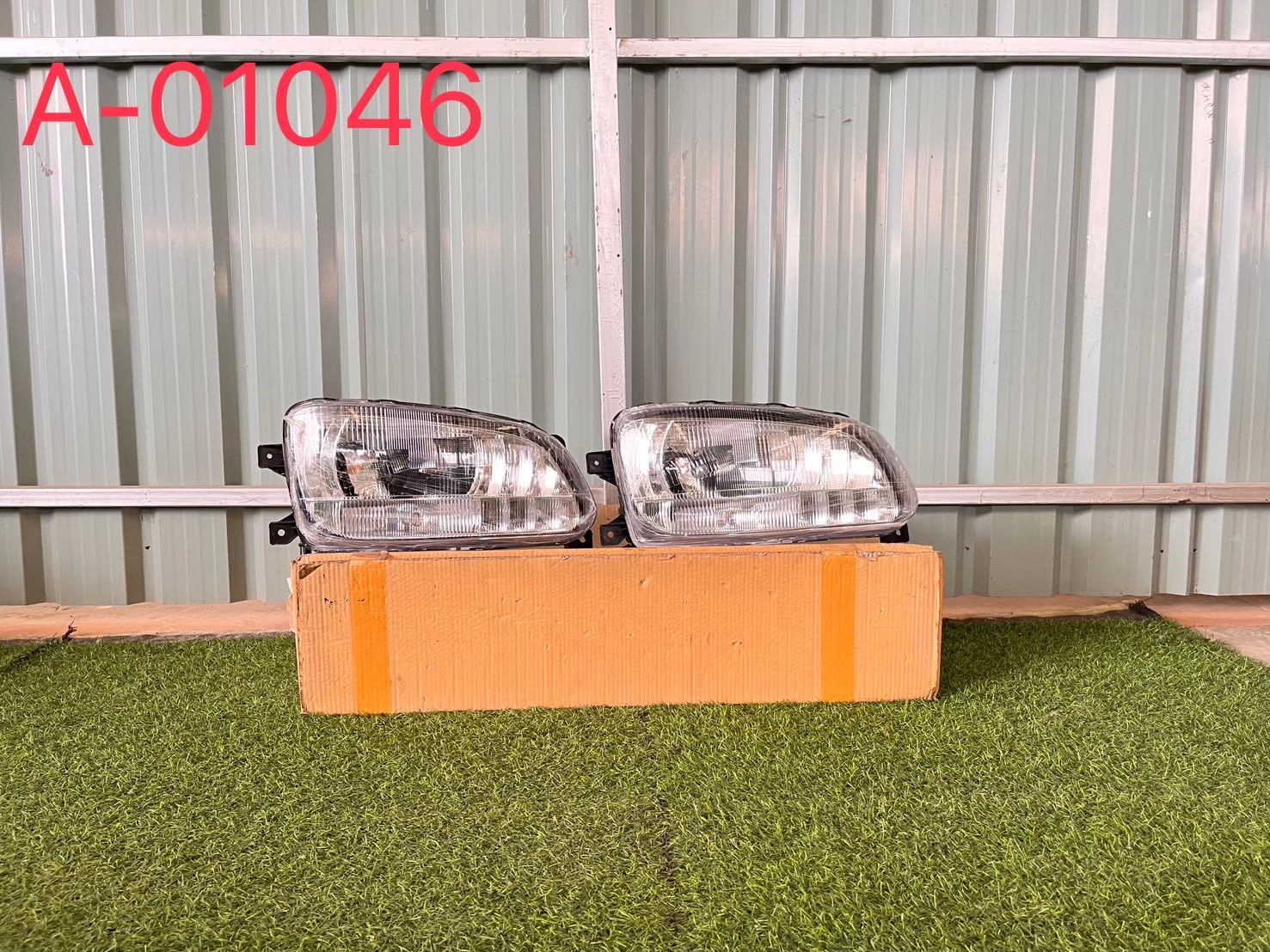 ไฟหน้า R HINO MEGA 2003-13 ใหม่เทียม 2 ชิ้น A-01046