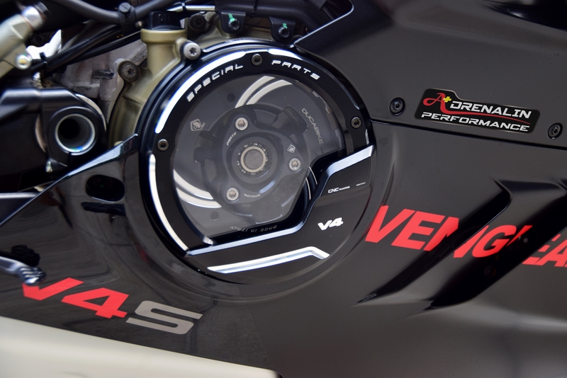 CNC Racing - ครอบคลัชฝั่งขวา (Clutch cover ) สำหรับ Panigale V4 2025+