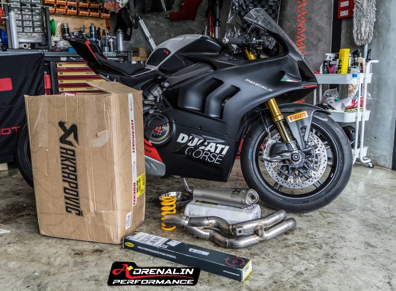 ท่อ Akrapovic full system สำหรับ Panigale V4 (For Exhibition only)