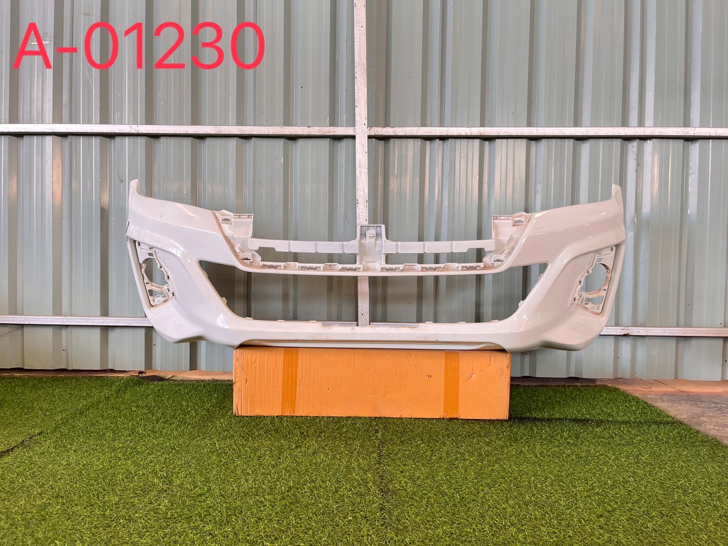 กันชนหน้า Toyota Revo 2018 แท้ถอดบิ้ว