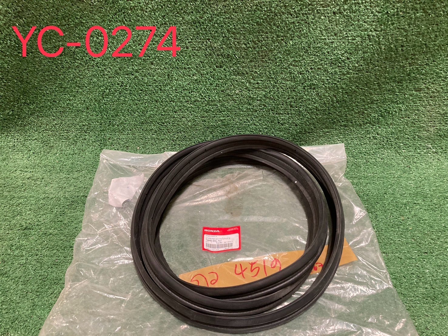 ยางรองฝากระโปรงหลัง Honda Civic 2011-16 แท้ศูนย์