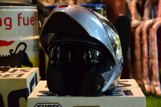 หมวก SHOEI NEOTEC แบบเปิดคาง สีเทา ไซส์ XL มีแว่นดำในตัว