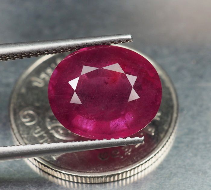 พลอยทับทิม (Ruby) 7 กะรัตสีแดงเข้ม
