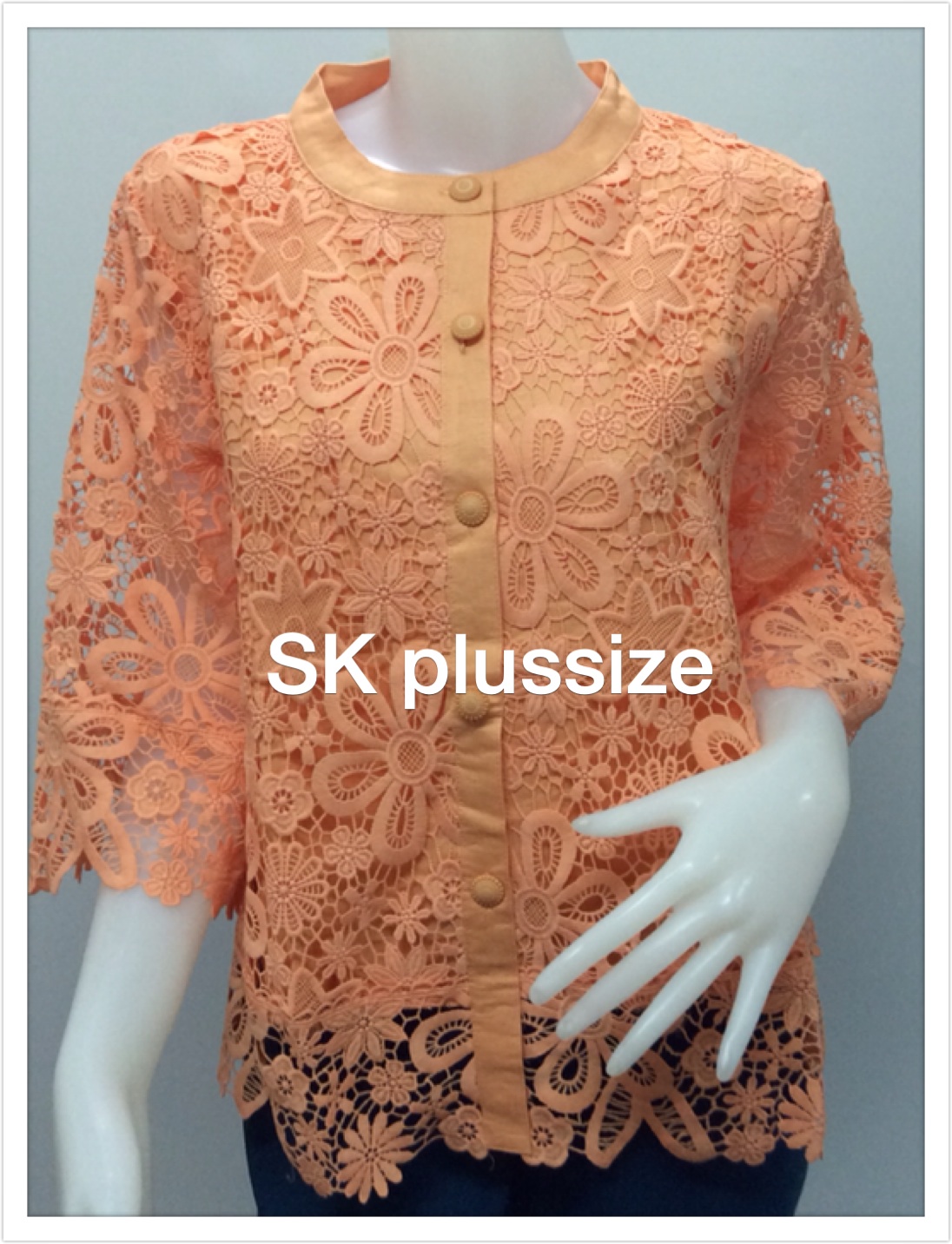 เสื้อลูกไม้ทรงเอ คอจีน แขน 3 ส่วน สีส้ม รอบอก 44 นิ้ว