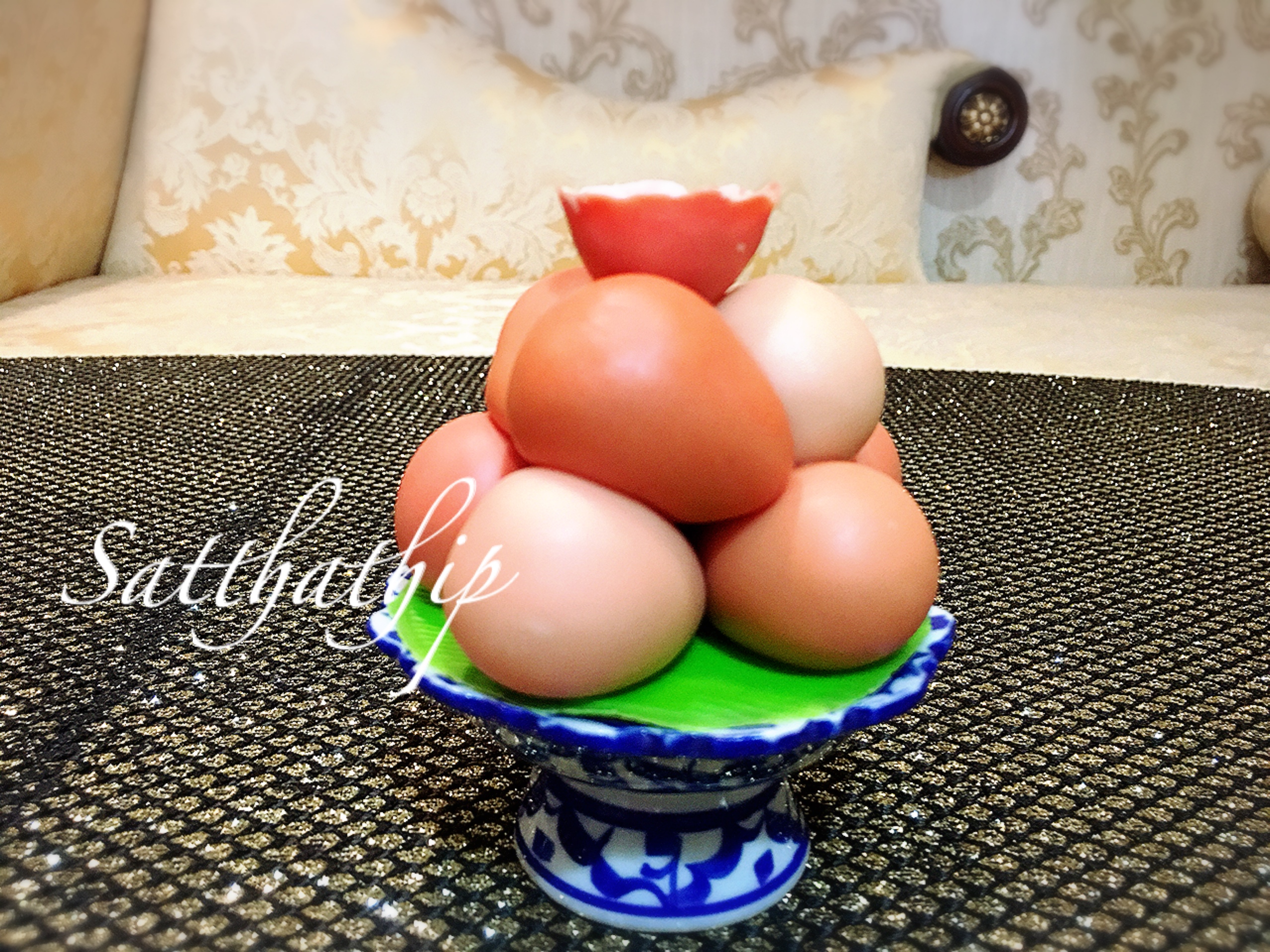 พานไข่ไก่ ประดิษฐ์จากดิน