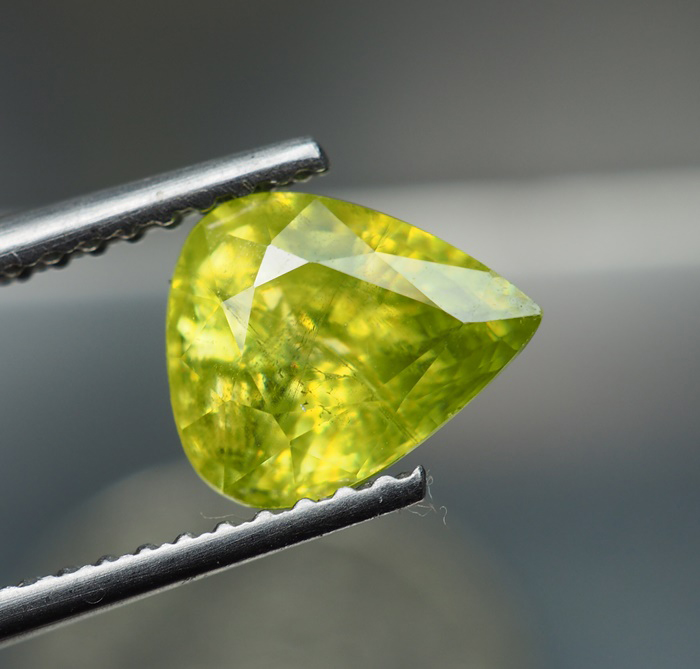 พลอยแท้สฟีน (Sphene) 1.50 กะรัต