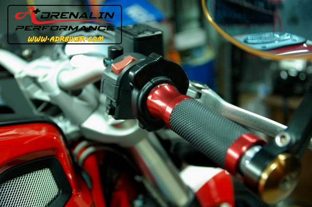 ปอกแฮนด์ Rizoma รุ่น Sport Line สำหรับคันเร่งแบบสาย สำหรับ R9T