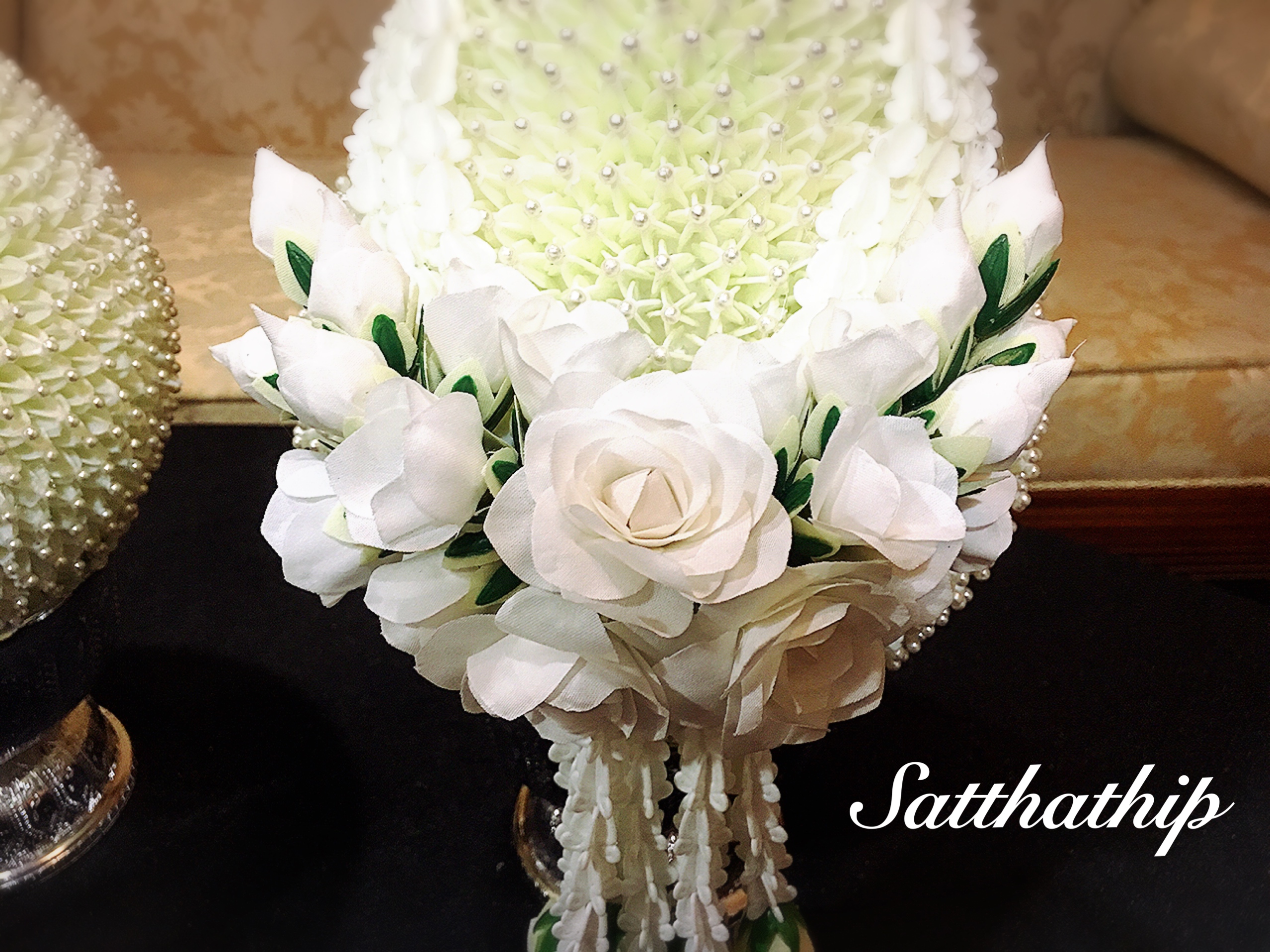 พานพุ่ม - พานพุ่มสักการะ - พานพุ่มดอกรัก - พานพุ่มดอกรักประดิษฐ์ (พลาสติก) - พานพุ่มสีขาว - Panpum