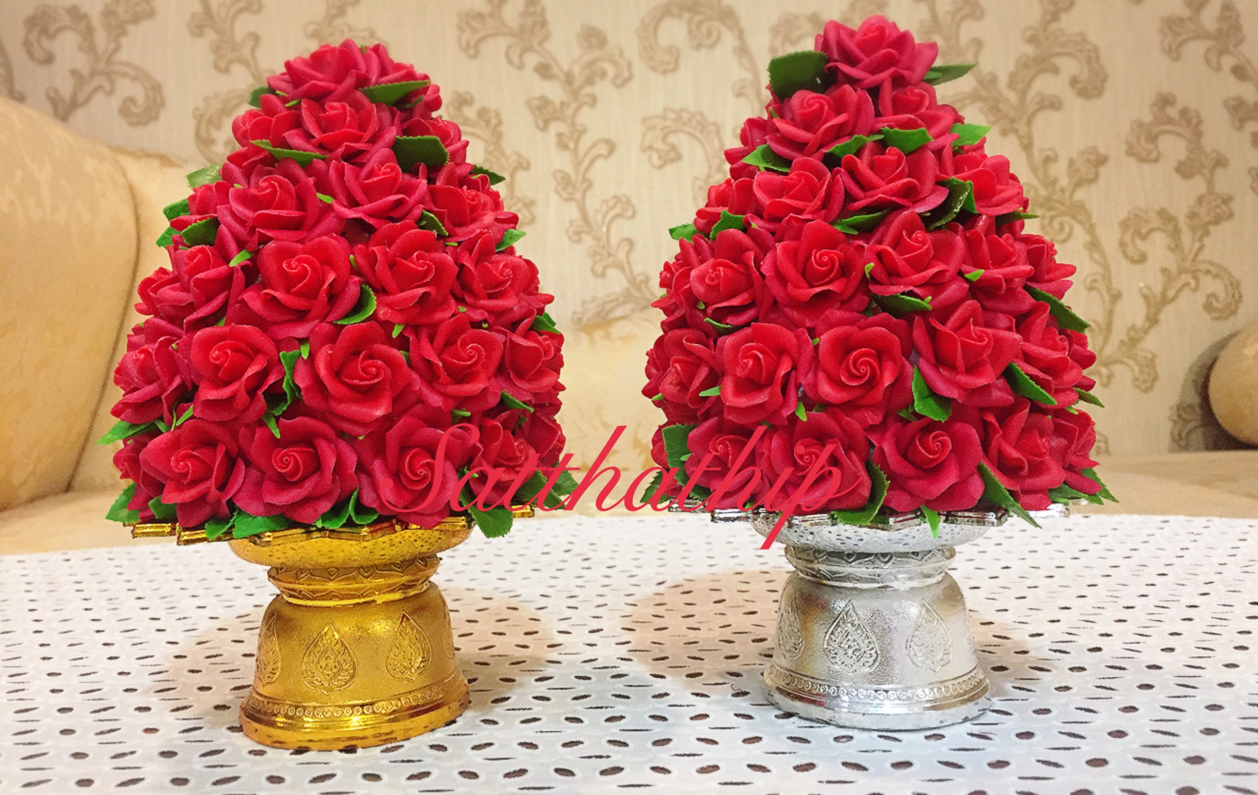 พานพุ่มดอกกุหลาบ ประดิษฐ์จากดิน [4.5 นิ้ว 1,500 บาท/คู่]