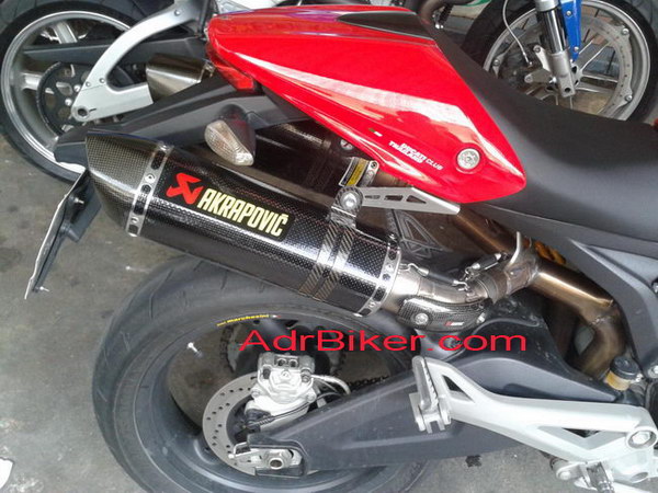 ท่อ Akrapovic Slip on สำหรับ Ducati Monster 696, 796, 1100 (For Exhibition only)