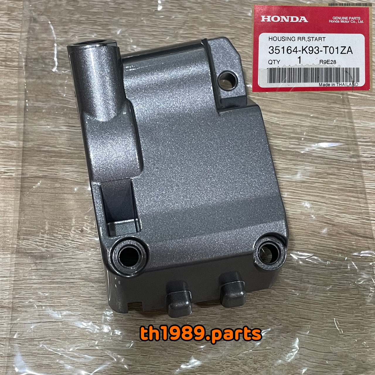 35164-K93-T01ZA ฝาปิดสวิทช์แฮนด์ข้างขวาด้านหลัง Scoopy i ปี 2017-2019 อะไหล่แท้ HONDA