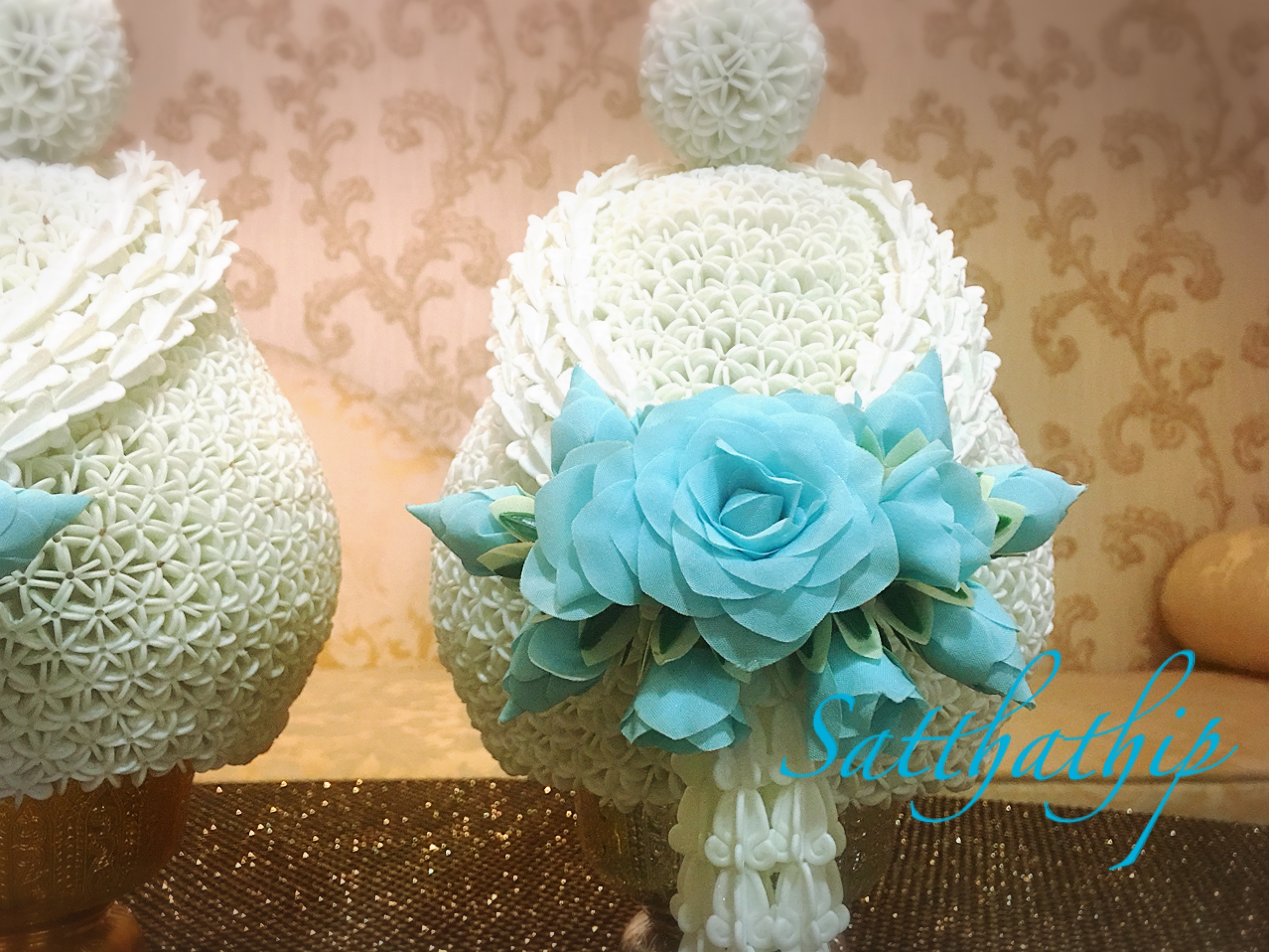 พานพุ่ม - พานพุ่มสักการะ - พานพุ่มดอกรัก - พานพุ่มดอกรักประดิษฐ์ (พลาสติก) - พานพุ่มสีขาว - Panpum