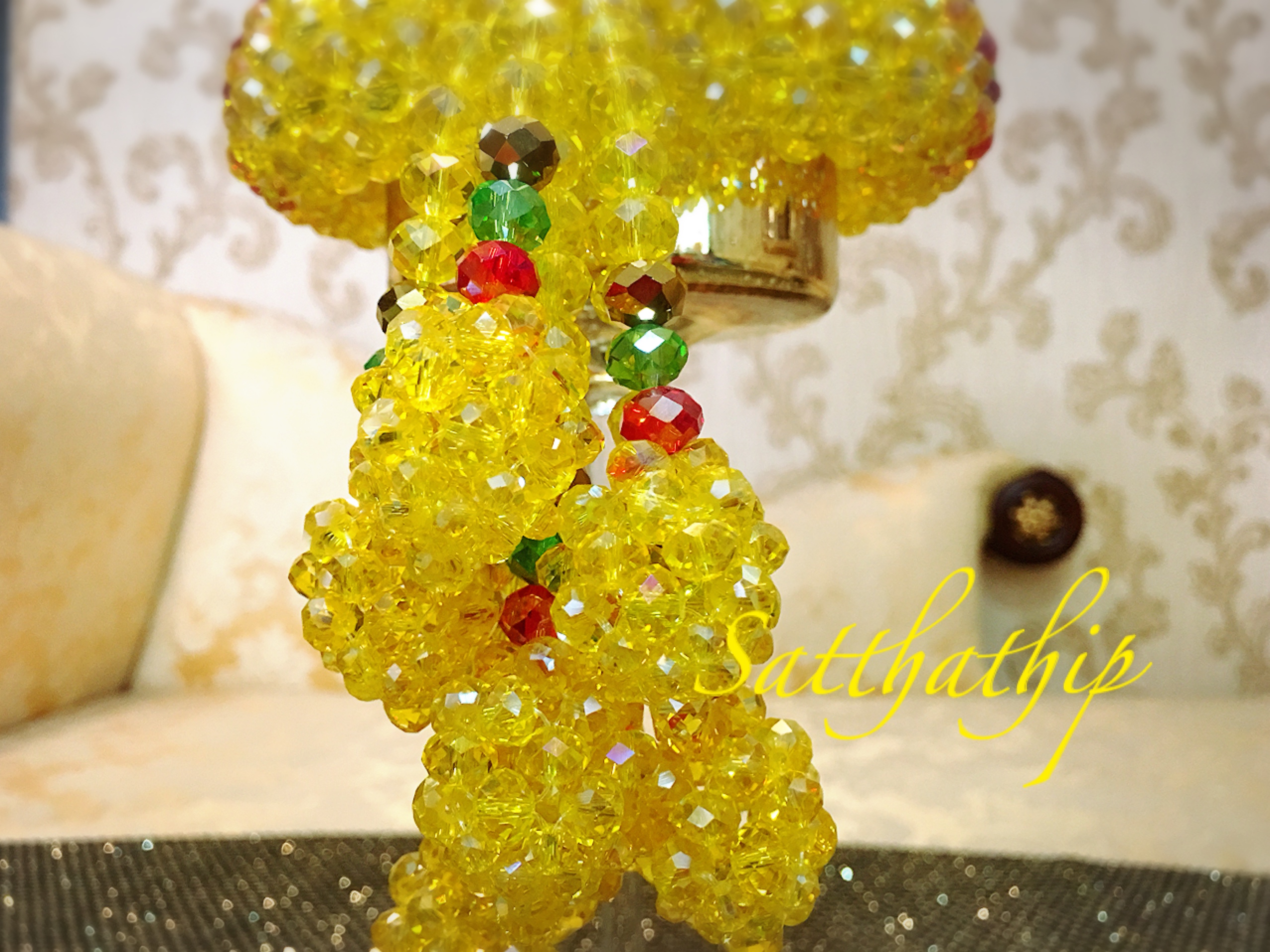 พวงมาลัยคริสตัล สีเหลือง - Crystal Garland