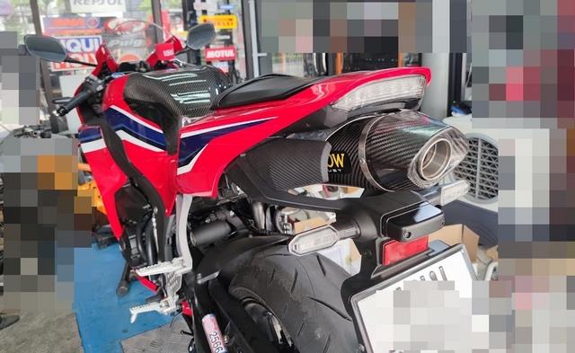 ท่อ Arrow รุ่น Indy race สลิปออน สำหรับ CBR600 2021+ (For Exhibition only)