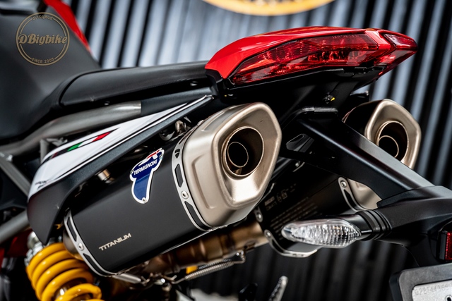 ท่อ Termignoni แบบสลิปออนคู่ สำหรับ Hyper 950 ไทเทเนียมดำ (For Exhibition only)