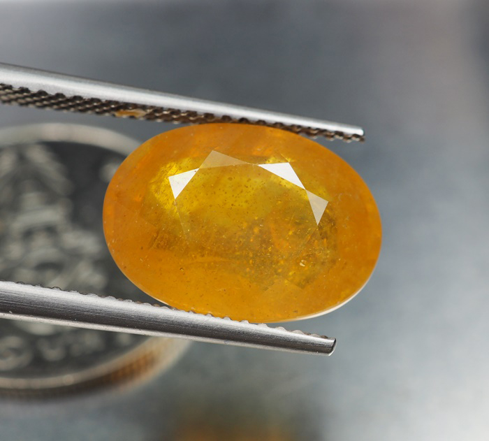 บุษราคัมอัฟริกาสีเหลืองส้ม (Sapphire) 7.90 กะรัต