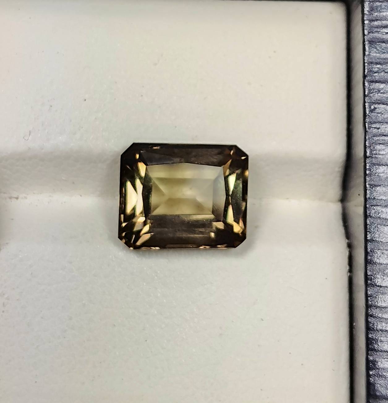 สโมคกี้ควอร์ต (Smoky Quartz) 4.20 กะรัต