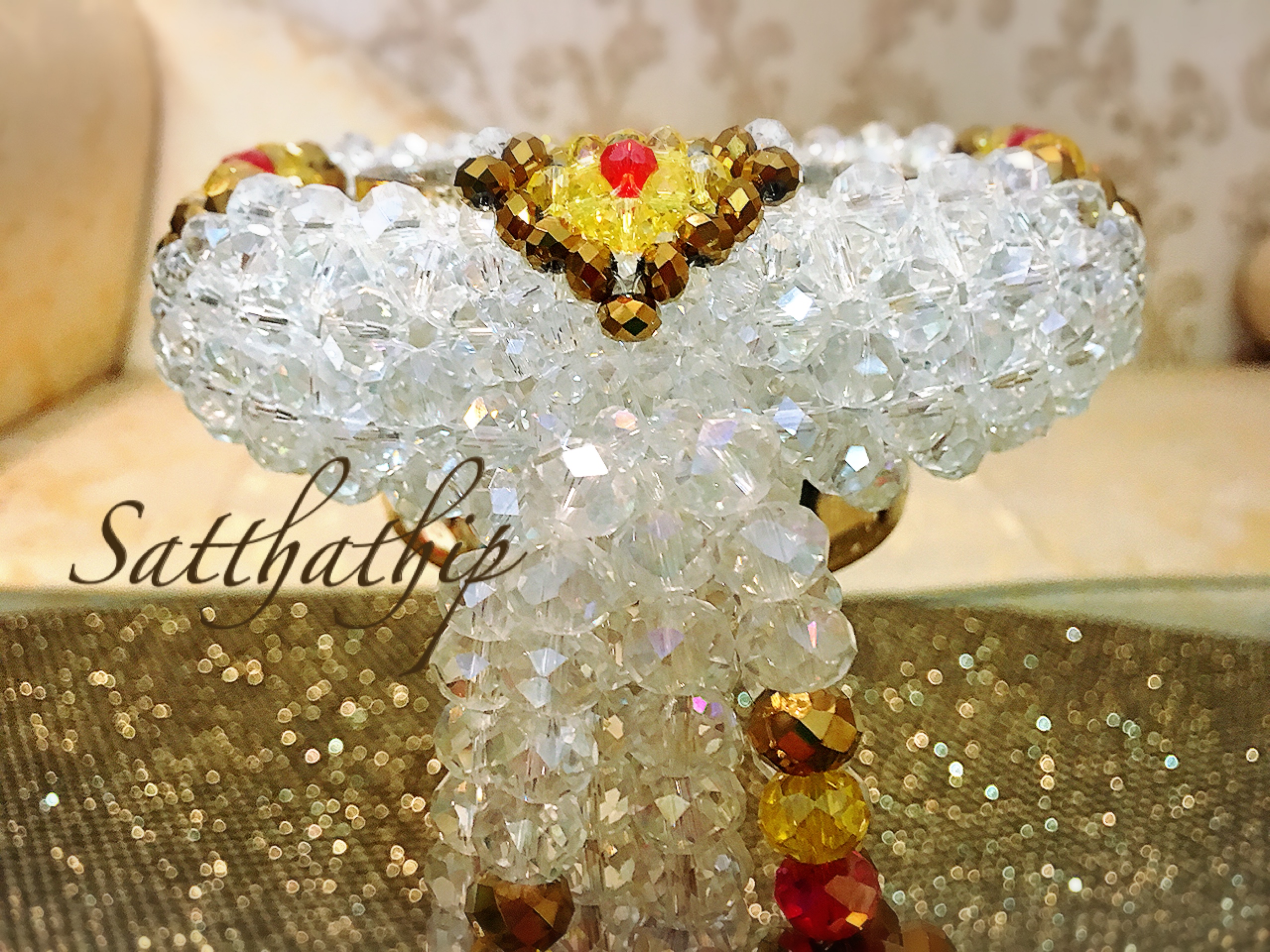 พวงมาลัยคริสตัล สีน้ำตาลทอง - Crystal Garland