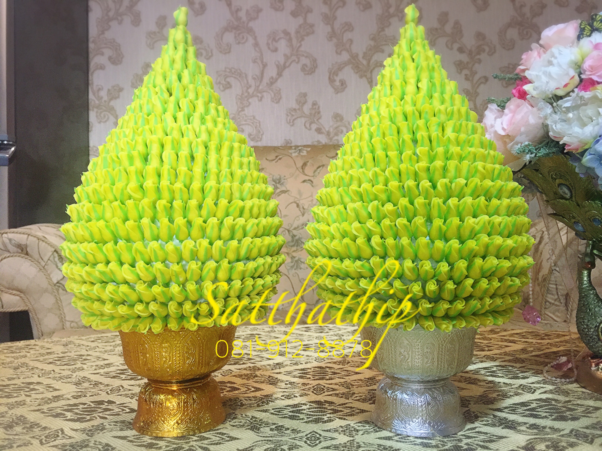 พานพุ่มดอกกุหลาบ ประดิษฐ์จากดิน [8 นิ้ว 4,000 บาท/คู่]