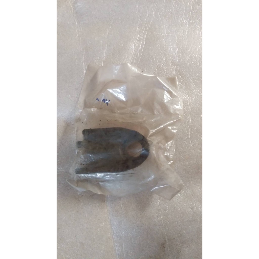 ยางกันโซ่ สำหรับรุ่น FD125X-C อะไหล่แท้ SUZUKI 61273-20G10-000