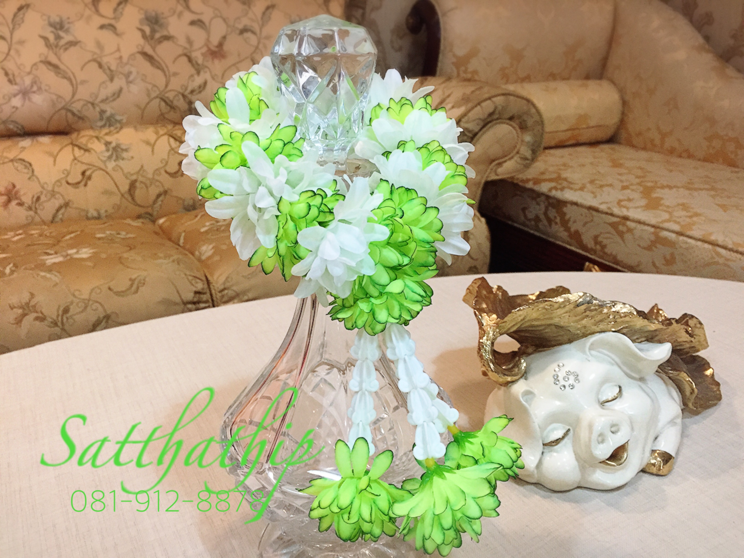 พวงมาลัยผ้า ดอกมัม สีขาว,เขียว (สีประจำวันพุธ) - พวงมาลัยผ้า ประจำวันพุธ - Fabric garland