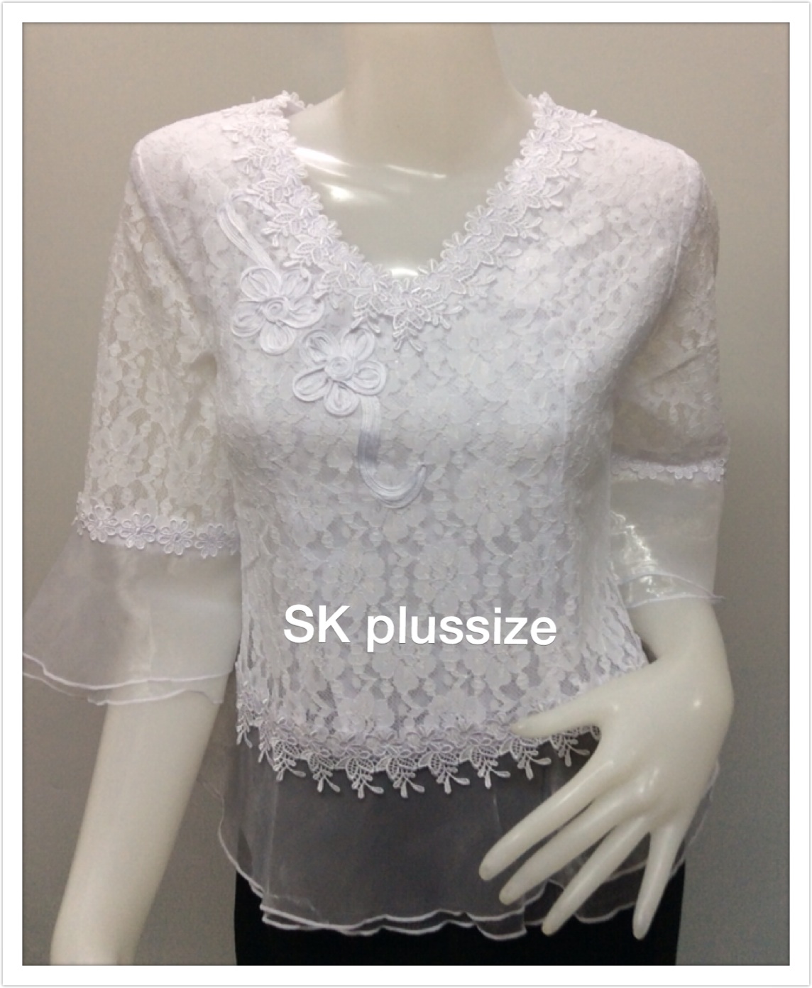 เสื้อลูกไม้ สีขาว ชายระบาย รอบอก 34 นิ้ว