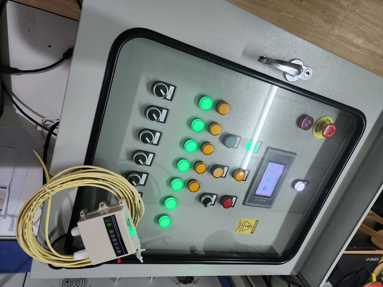 ระบบควบคุมปั๊มอัตโนมัติ โดยสามารถสั่งงานผ่าน IOT และ HMI เกรดอุตสาหกรรม