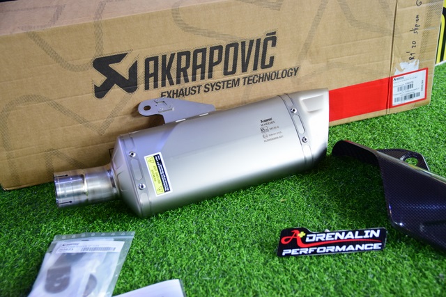 ท่อ Akrapovic ทรง GP สำหรับ R1 2020+ (For Exhibition only)