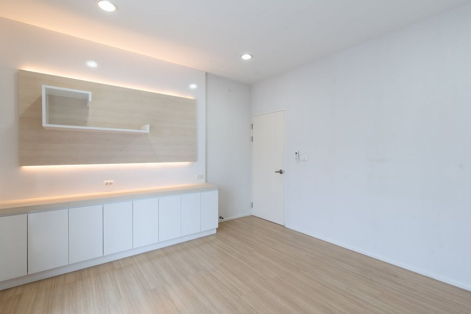 Baan Klang Muang Sukhumvit77