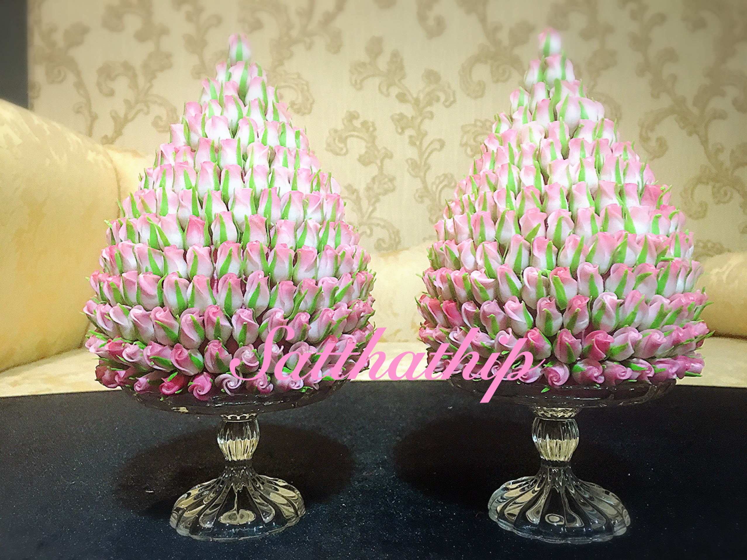 พานพุ่มดอกกุหลาบ ประดิษฐ์จากดิน [5 นิ้ว 2,700 บาท/คู่]