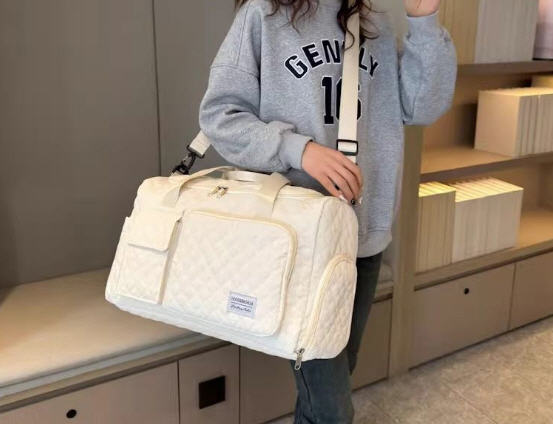 กระเป๋าใส่เสื้อผ้า,กระเป๋าเดินทาง,กระเป๋าเดินทางใส่เสื้อผ้า