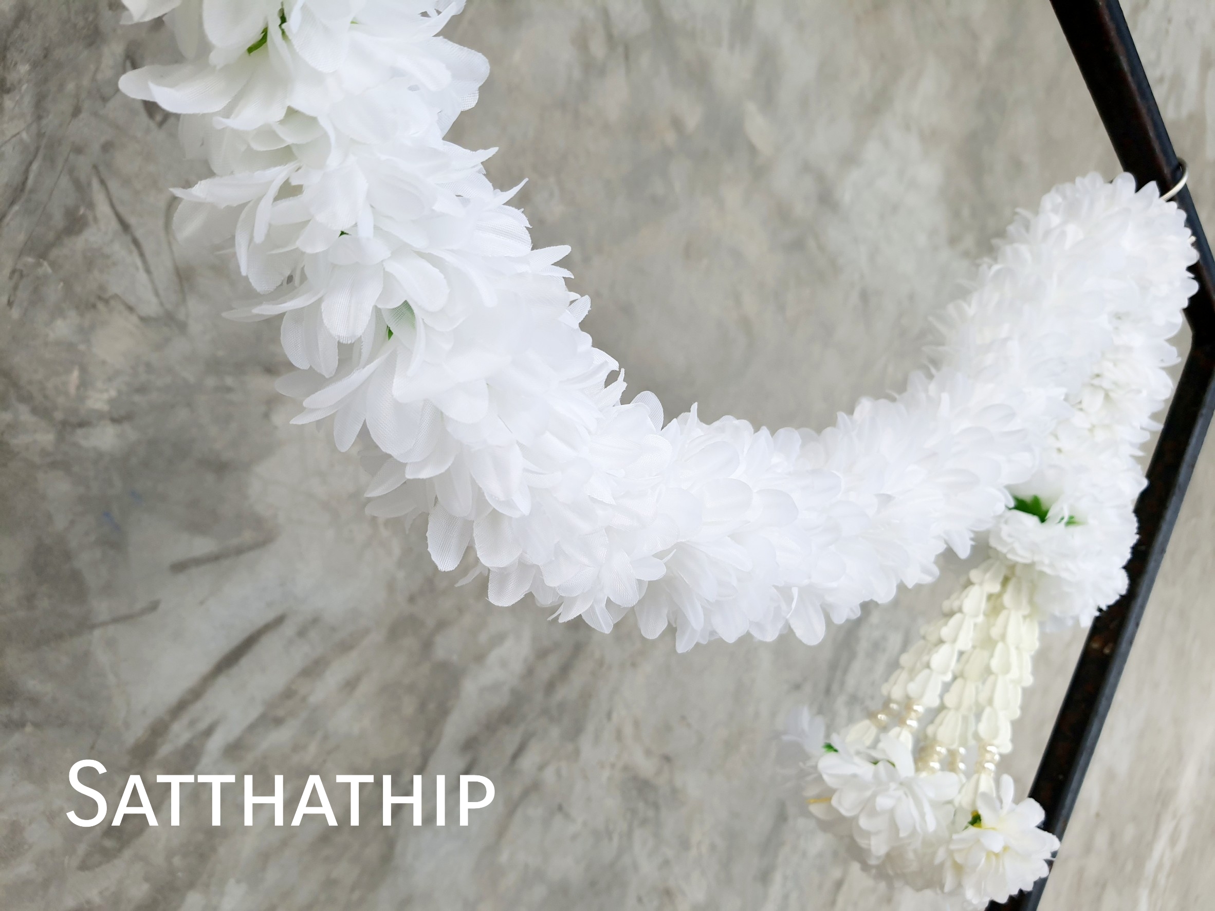 พวงมาลัยผ้าสองชาย [แบบไม่ตัดก้านดอก 380 บาท/เมตร]