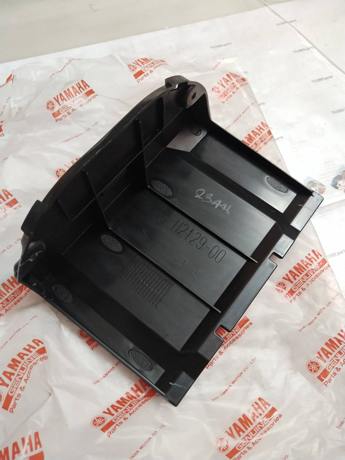 ฝาครอบแบตเตอรี่ FILANO 2012-2013 อะไหล่แท้ YAMAHA 1WC-H2129-00 รหัสทดแทน 1WC-H2129-01