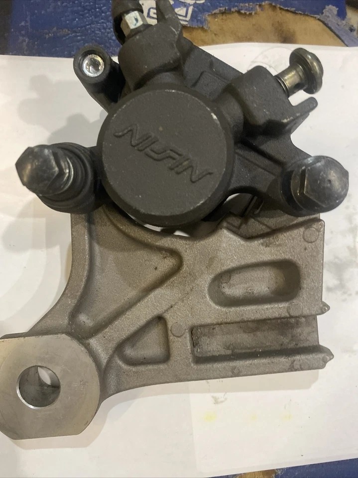 ผ้าเบรคหลัง brembo สำหรับปั๊มเดิม Nissin ผ้าเบรคเกรด sinter สีแดง สำหรับ R1 2007-2025