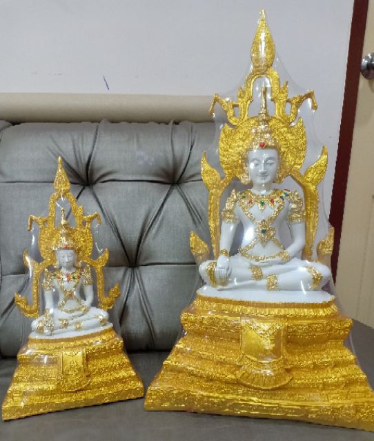 พระมหาจักรพรรดิ กว้าง8นิ้วครึ่ง ปิดทองเค ประดับเพชร