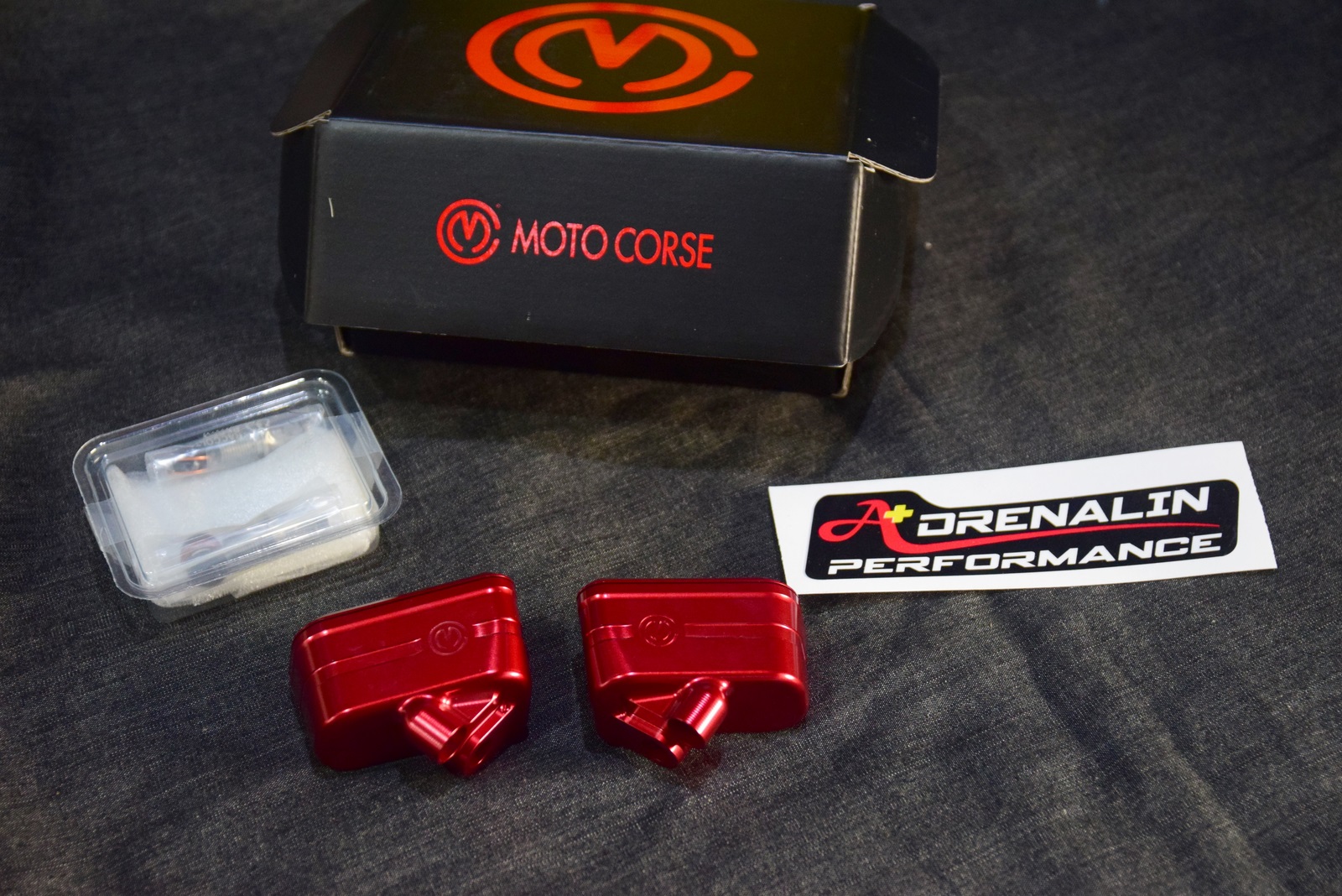 กระปุกน้ำมัน motocorse สำหรับใฃ้กับ ปั๊มเบรค ปั๊มคลัทช์ Brembo โลโก้แดง โลโก้ขาว , Rossi ราคา/ข้าง