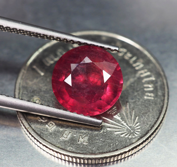พลอยทับทิม (Ruby) 2.75 กะรัตสีแดงชมพู