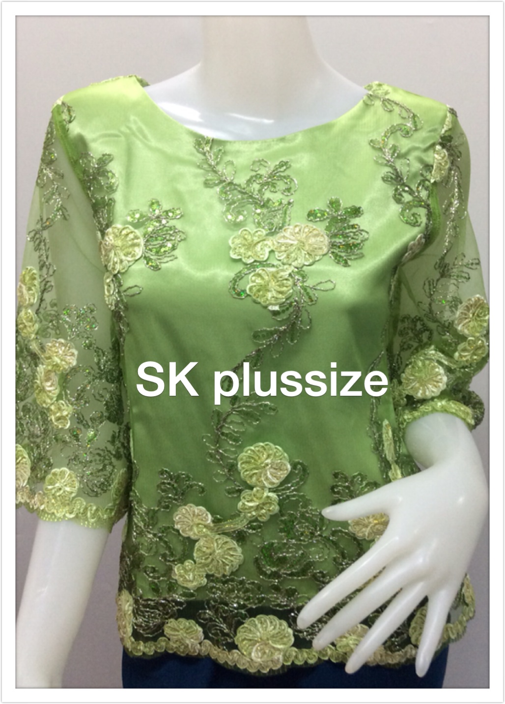 เสื้อลูกไม้บุหงา คอปาด แขน 3 ส่วน สีเขียว รอบอก 36 นิ้ว