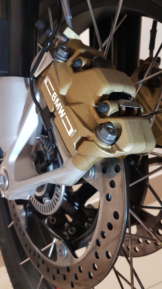 ผ้าเบรคหน้า Brembo สำหรับ S1000RR 2019+ ปั๊ม BMW โรงงาน (Pinze Hayes)