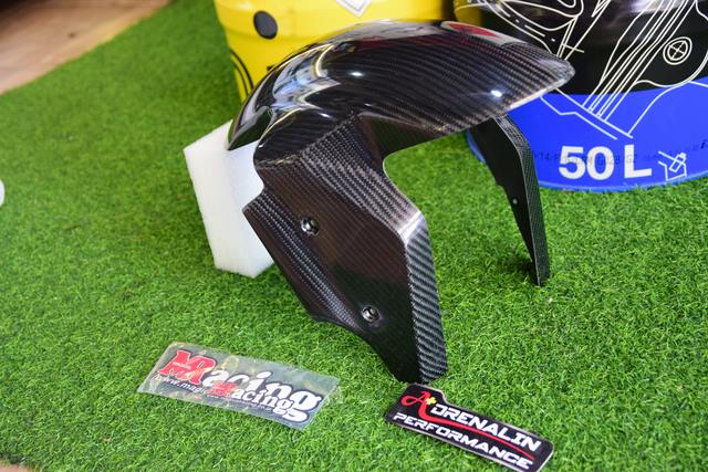 บังโคลนหน้า คาร์บอน Magical Racing จาก Japan สำหรับ S1000RR 15+