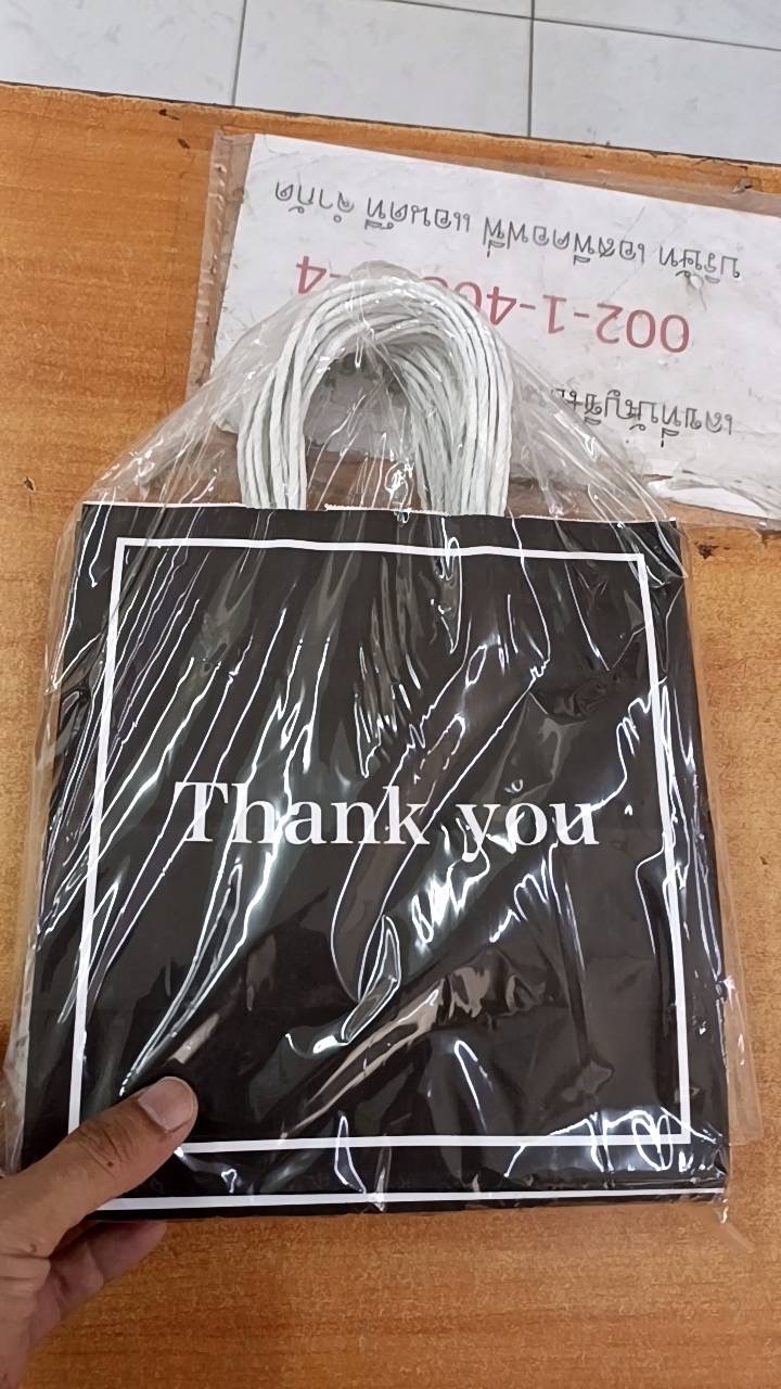 ถุงหูหิ้ว กระดาษ ลาย Thankyou ขาวดำ ใหญ่ ขนาด22x23x11ซม. บรรจุ 20 ใบ