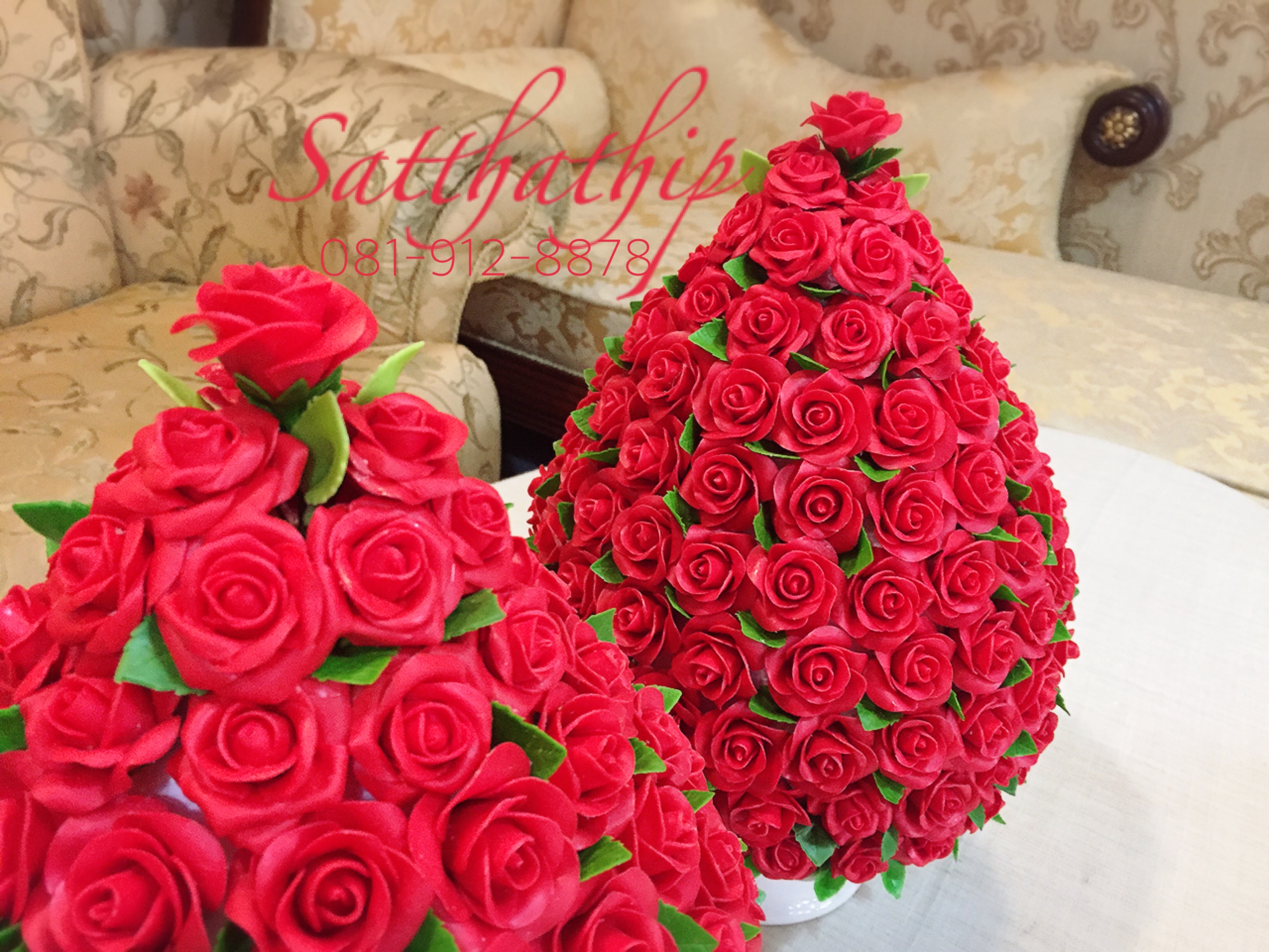 พานพุ่มดอกกุหลาบ ประดิษฐ์จากดิน [9 นิ้ว 7,600 บาท/คู่]