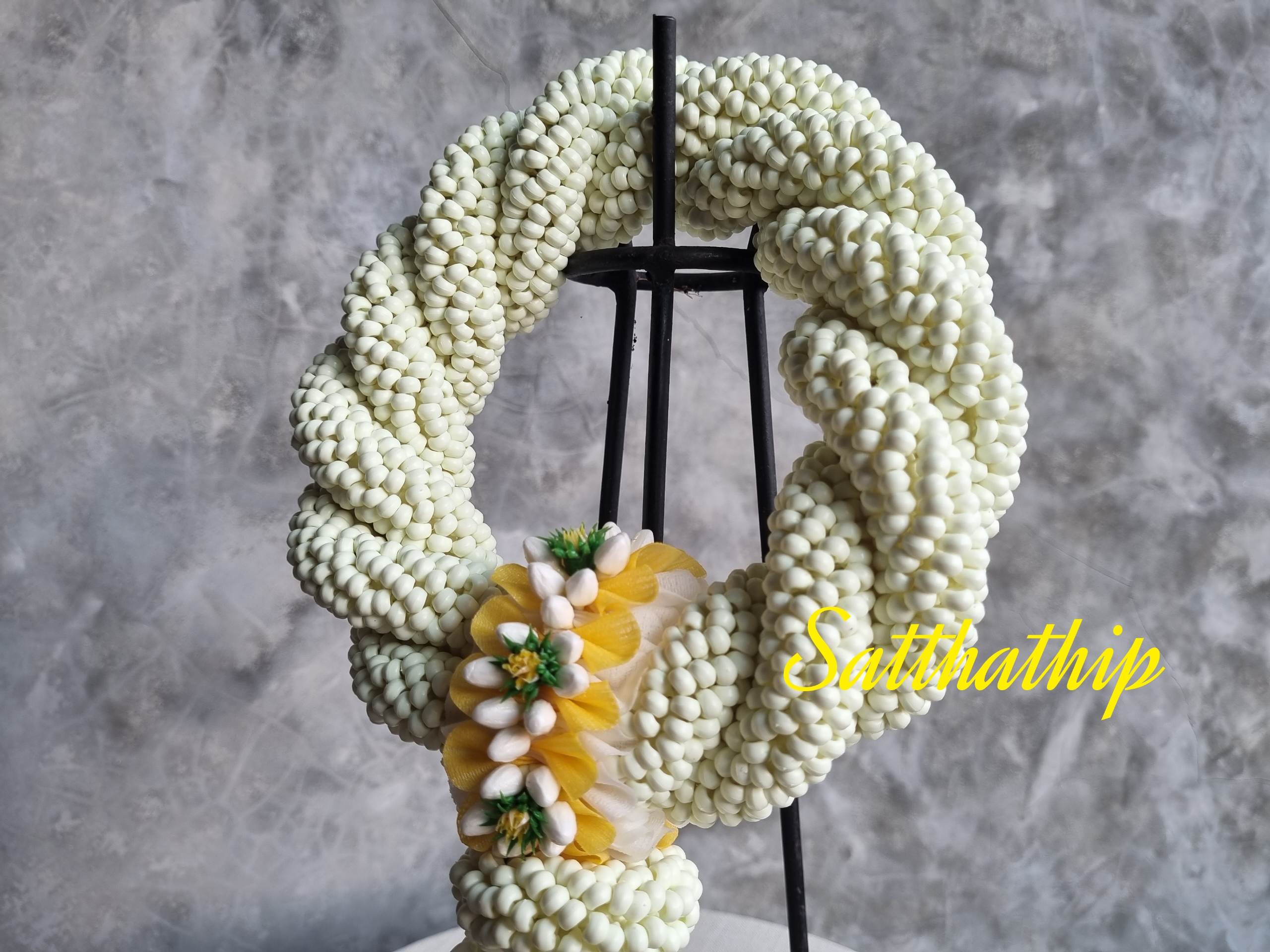 พวงมาลัยดอกรัก - พวงมาลัยดอกรักเกลียว - พวงมาลัยดอกรักเกลียวประดิษฐ์