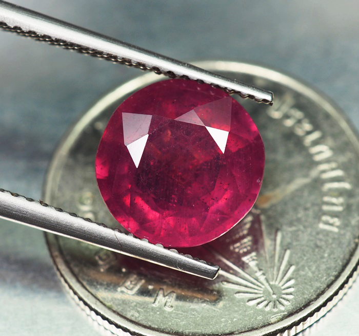 พลอยทับทิม (Ruby) 3.90 กะรัตสีแดงชมพู
