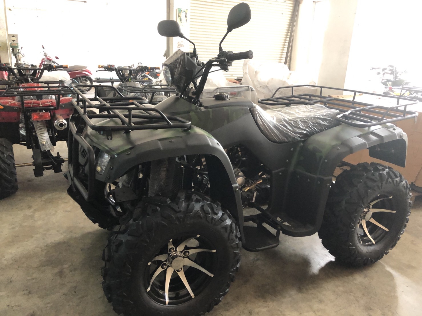 ATV250cc-08B ประกอบนอกมาตราฐานยุโรปด้วยเครื่องยนต์คุณภาพ Lifan โฉมใหม่ยาง10นิ้วเราขายราคา7x,xxx เท่านั้น แถมไฟบอกเกียร์+แถมรีโมทคอนโทร+กันขโมย