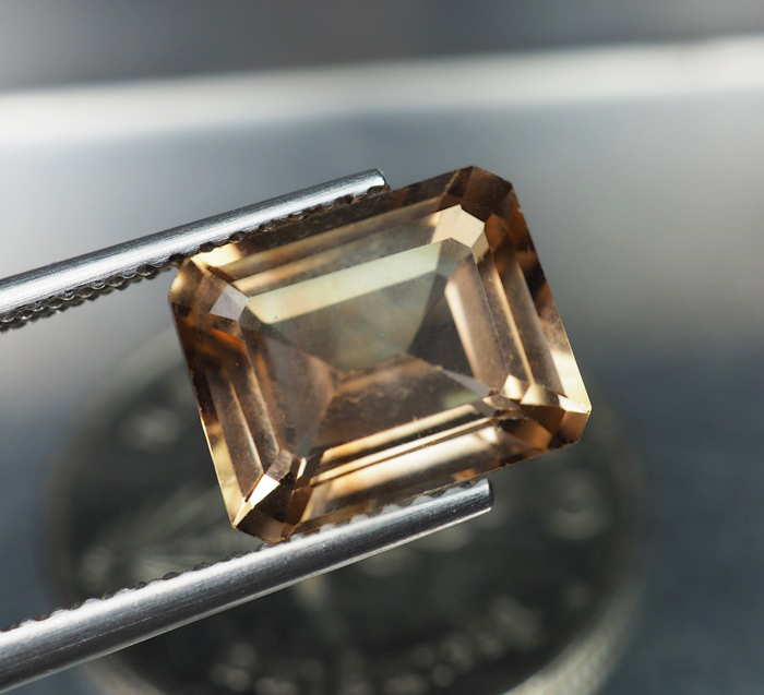โทปาสสีแชมเปญ (Champagne Topaz) 3.80 กะรัต AAA