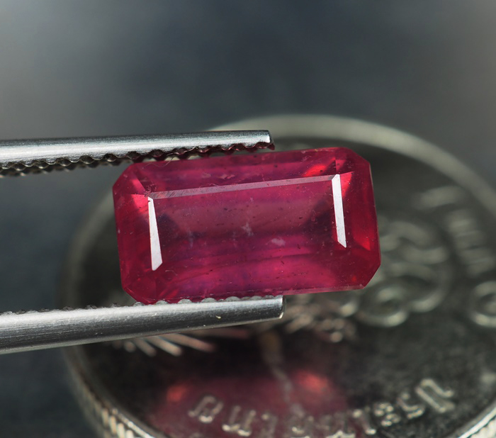 พลอยทับทิม (Ruby) 2.45 กะรัตสีชมพูอมม่วง