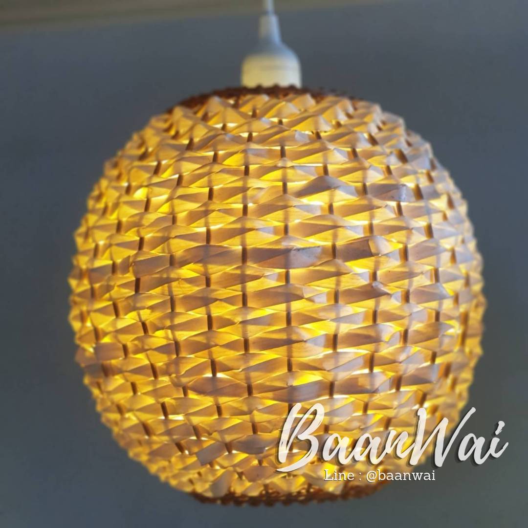 โคมไฟสานใบลาน โคมไฟทรงกลม ขนาด 38 x 40 cm